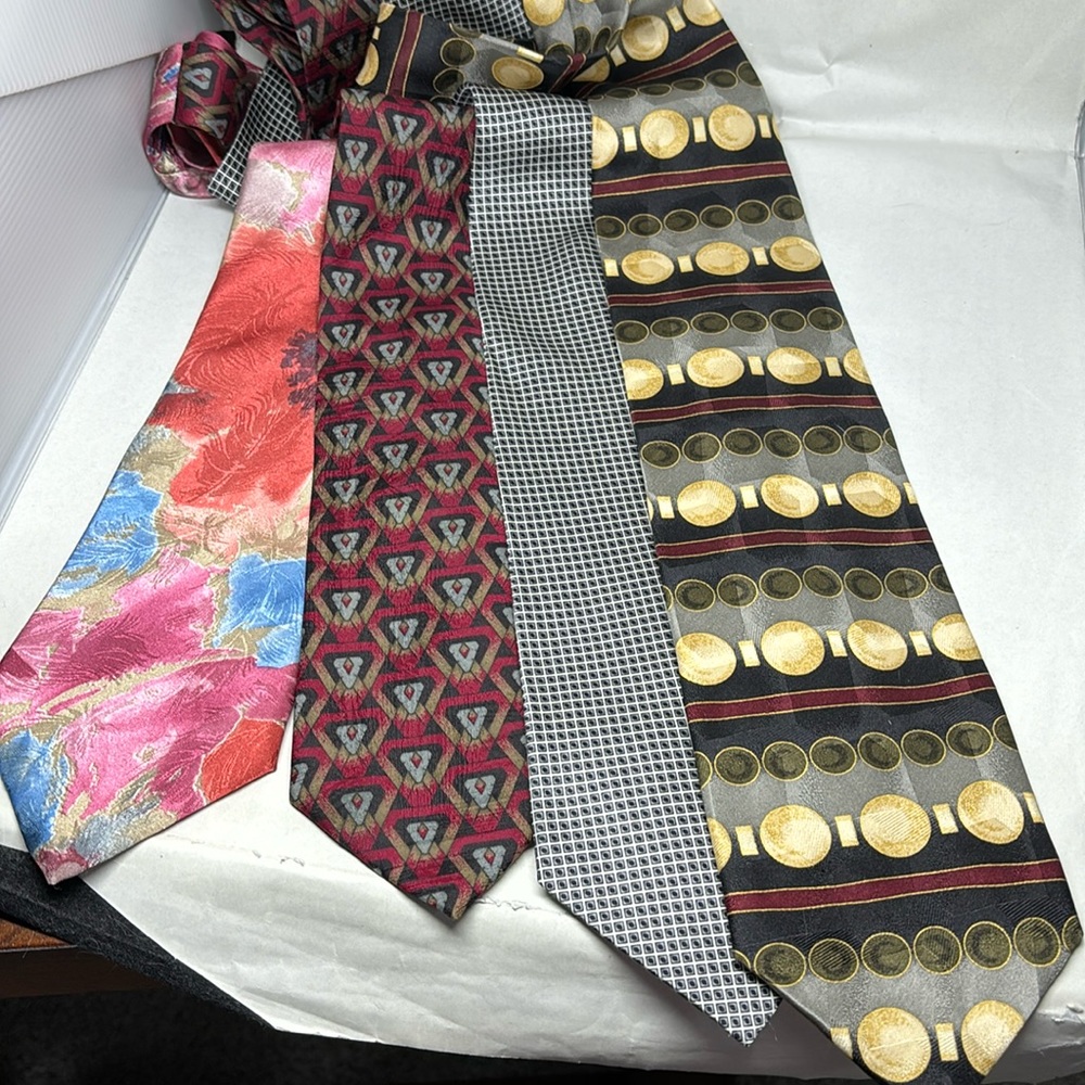 Group lot of 4 men’s ties